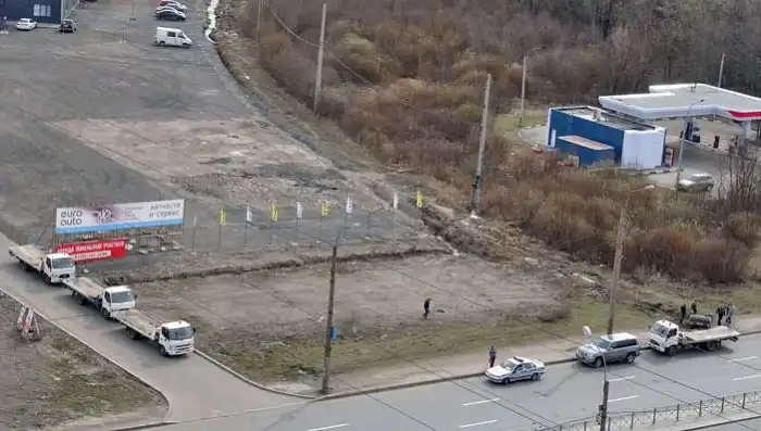 Эвакуатор опрокинул автомобиль, не доехав несколько метров до штрафстоянки