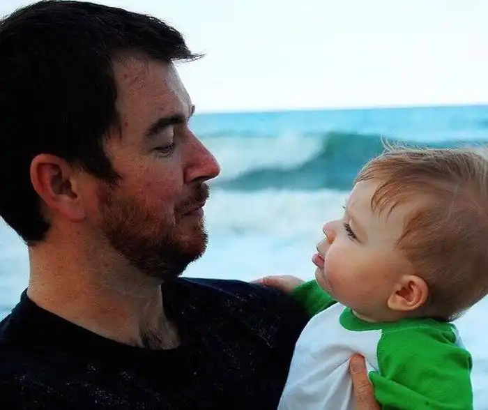 Благодаря юному герою мема «Успешный ребёнок» его семья собрала деньги на дорогостоящую операцию