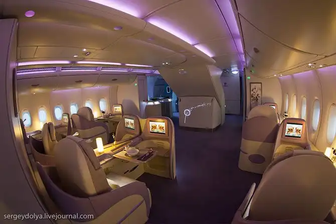 Как строят А380 и как они выглядят внутри