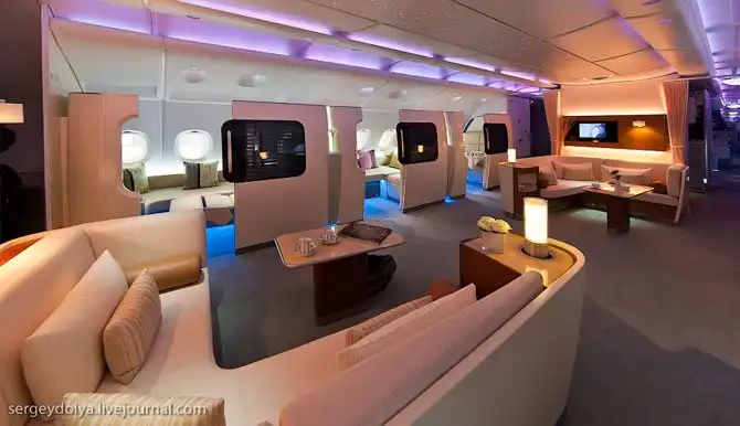 Как строят А380 и как они выглядят внутри