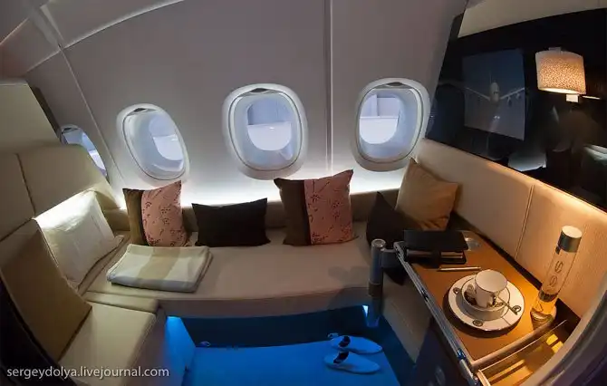 Как строят А380 и как они выглядят внутри