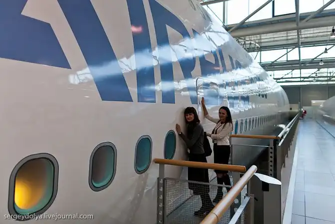 Как строят А380 и как они выглядят внутри