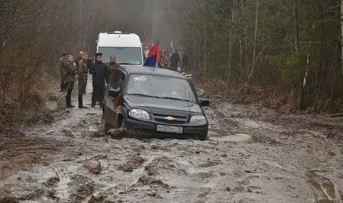 Плохие дороги Карелии сорвали автопробег в честь 70-летия Победы