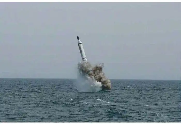 Ким Чен Ын пришел в восторг, увидев запуск ракеты с подводной лодки