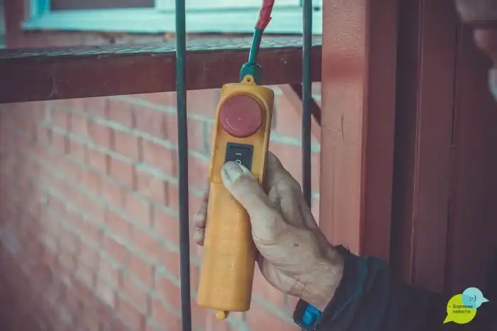 Челябинский пенсионер построил лифт для внуков-инвалидов