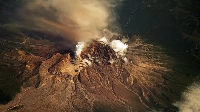 Вулканы России, извергавшиеся за последние 10 лет