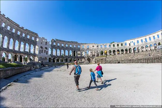 Самый сохранившийся римский амфитеатр в мире