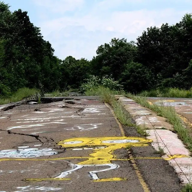 Заброшенные города на фото в соцсетях