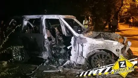 В Алматы неизвестные вновь подожгли автомашины, сообщает корреспондент