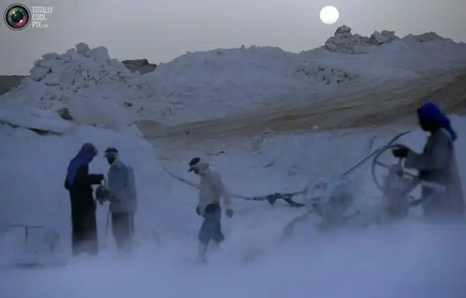 Белоснежные карьеры по добыче известняка в Египте