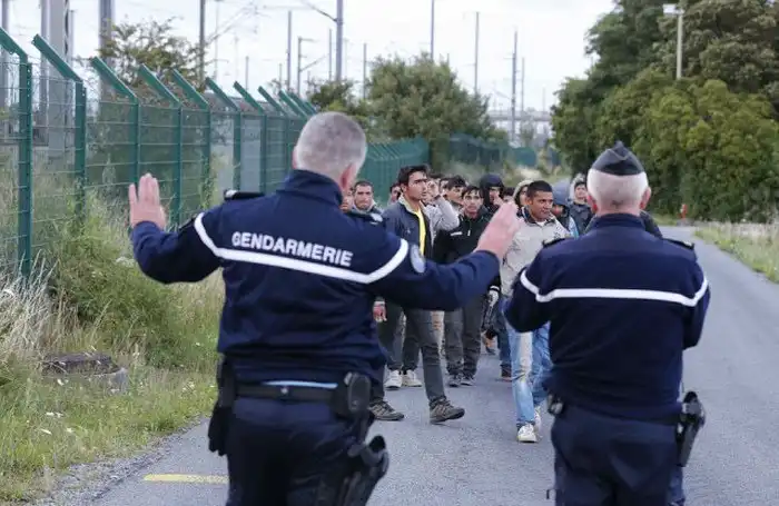 Нелегальные мигранты третий день штурмуют Евротоннель в надежде попасть в Великобританию