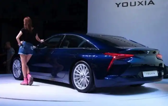 Китайцы представили электрический спортивный седан