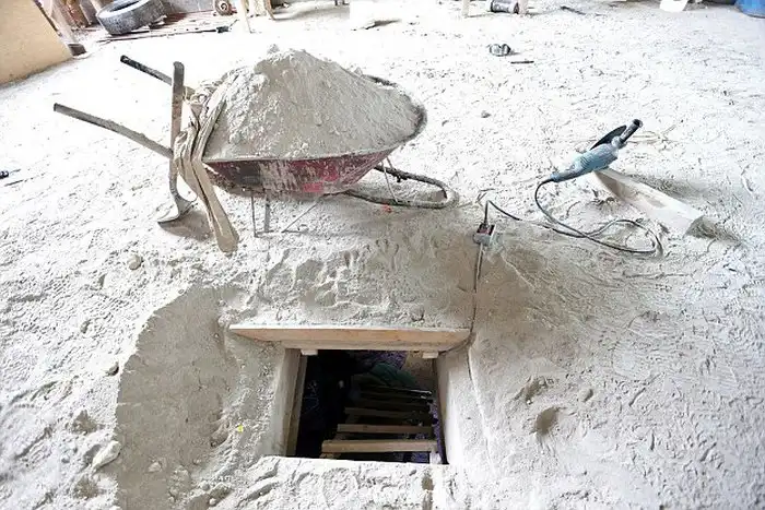 Появились фотографии тоннеля, по которому сбежал наркобарон Хоакин Гусман