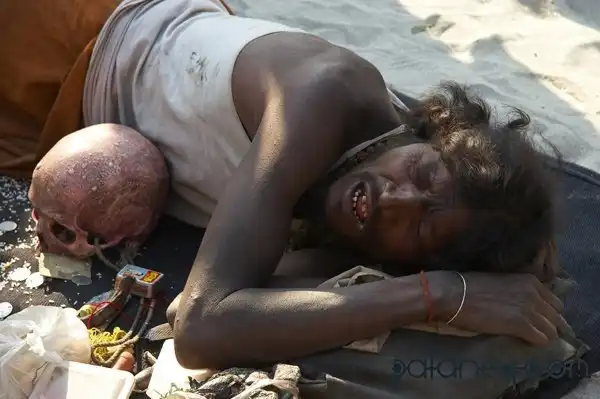 Агхори: святые каннибалы или религиозные трупоеды ?