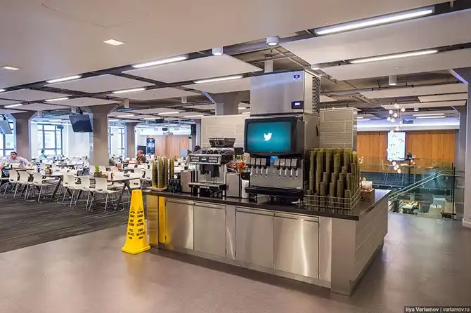 Прогулка по офису