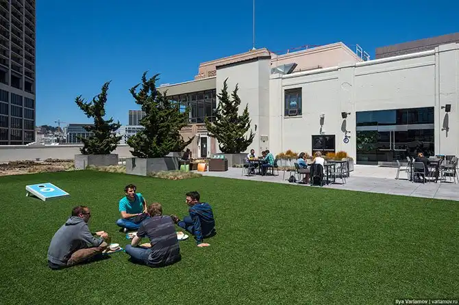 Прогулка по офису