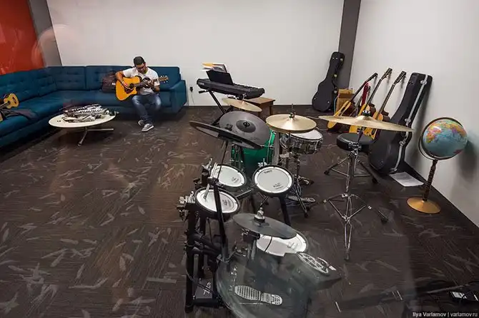 Прогулка по офису