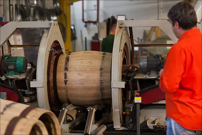 Как делают коньячные бочки