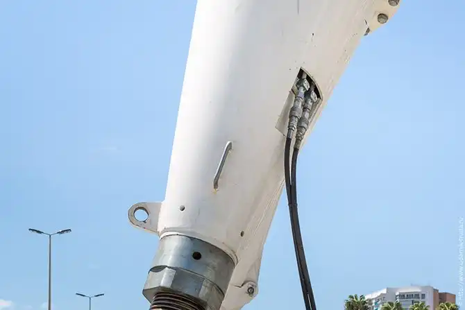 Как собирают 70-метровое колесо обозрения