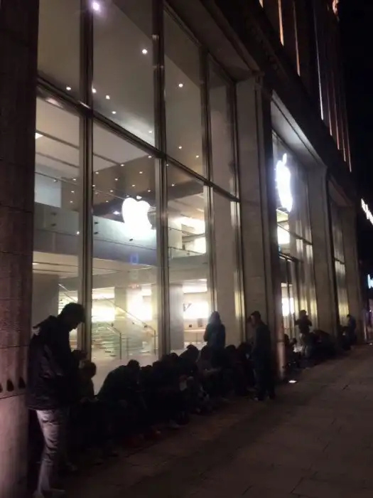 Очереди за новым iPhone 6s