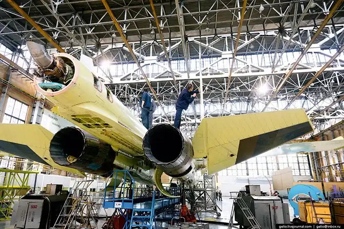 Производство фронтового бомбардировщика Су-34