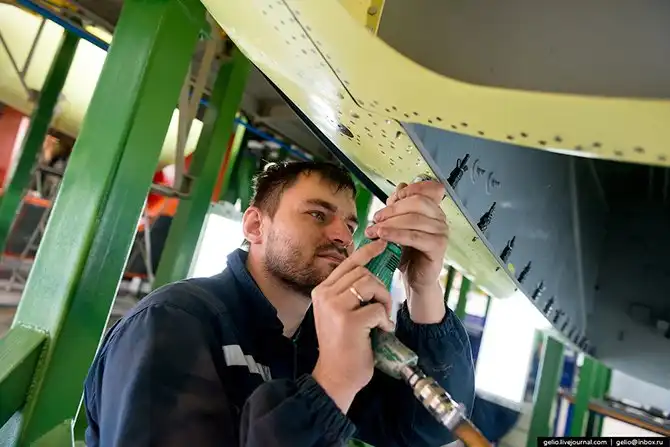 Производство фронтового бомбардировщика Су-34