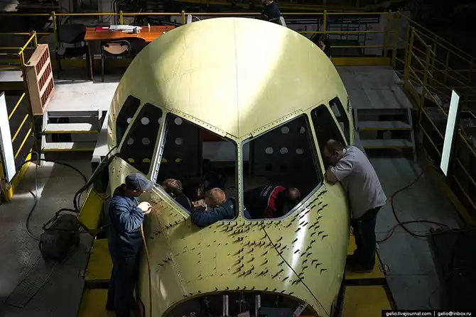 Производство фронтового бомбардировщика Су-34