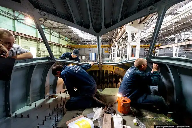 Производство фронтового бомбардировщика Су-34