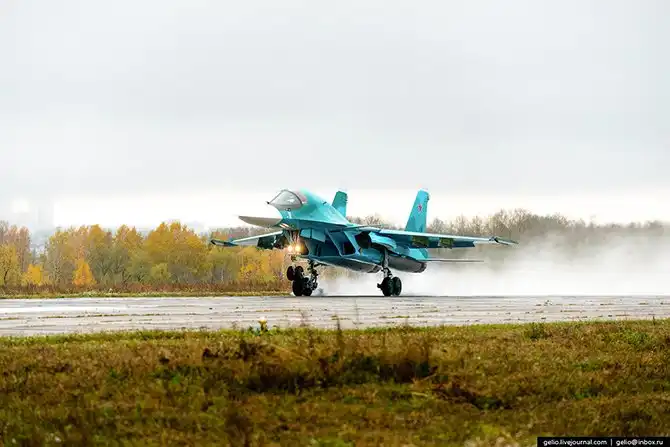 Производство фронтового бомбардировщика Су-34