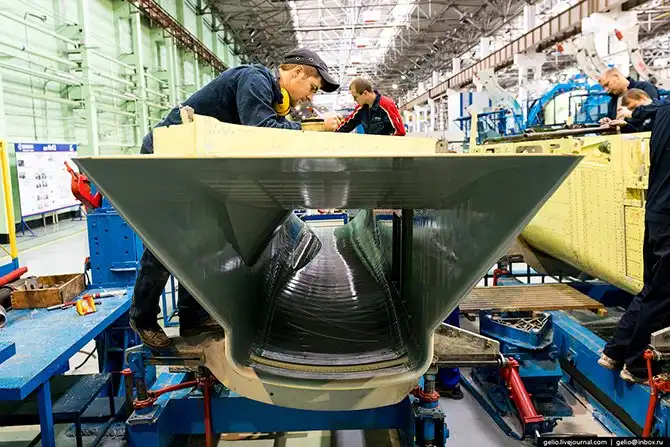 Производство фронтового бомбардировщика Су-34