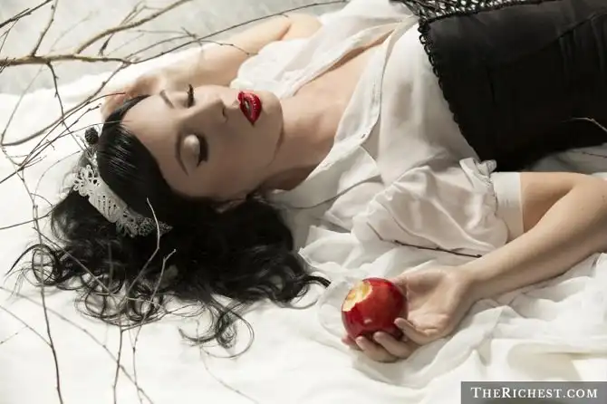 10 невероятных странностей, которые люди делают во сне