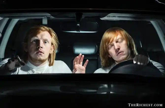 10 невероятных странностей, которые люди делают во сне