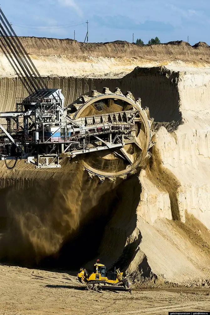 Назаровский угольный разрез. Здесь могли бы снимать «Безумного Макса»