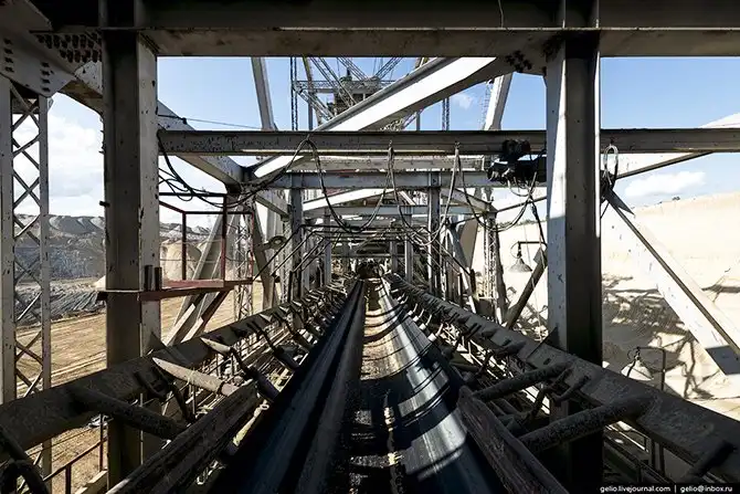 Назаровский угольный разрез. Здесь могли бы снимать «Безумного Макса»