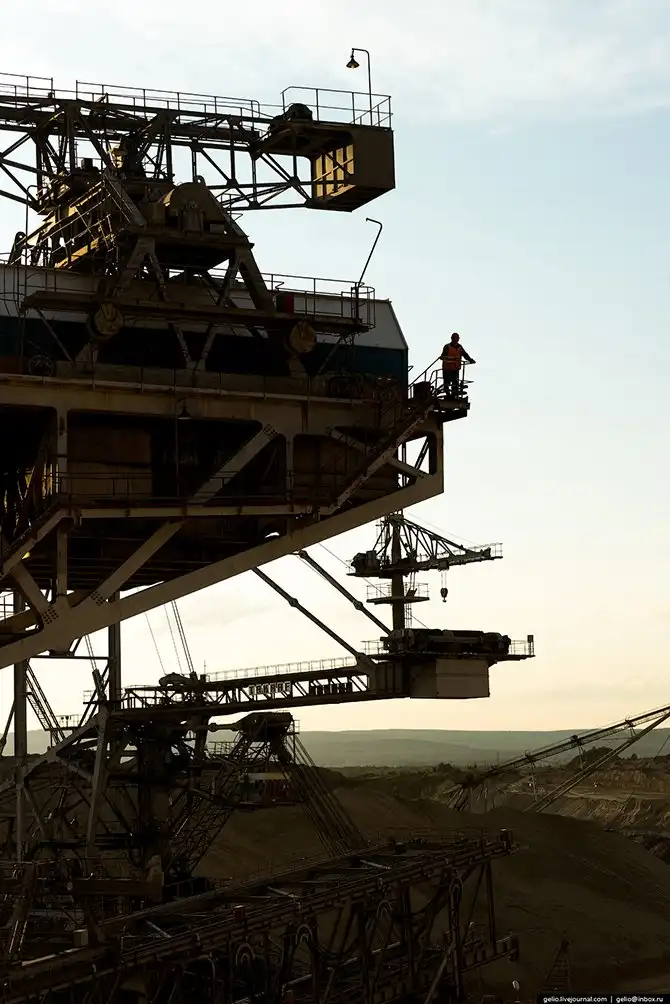 Назаровский угольный разрез. Здесь могли бы снимать «Безумного Макса»