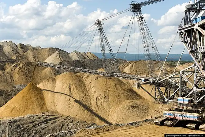 Назаровский угольный разрез. Здесь могли бы снимать «Безумного Макса»