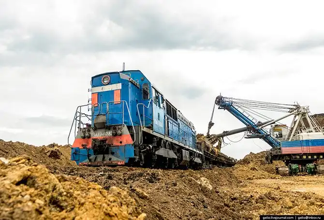 Назаровский угольный разрез. Здесь могли бы снимать «Безумного Макса»