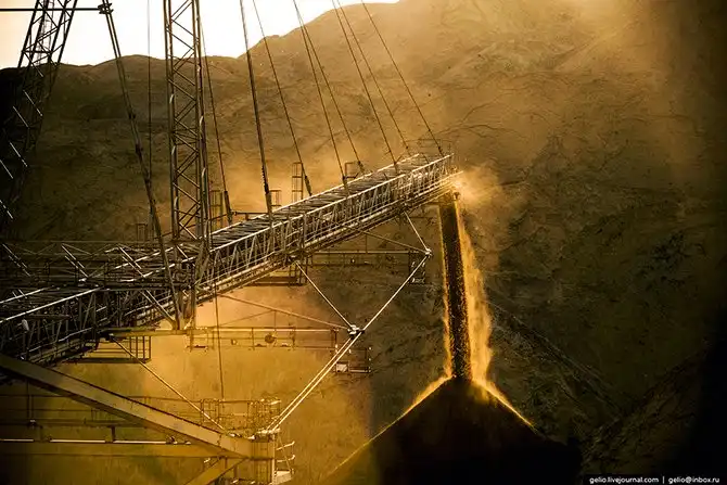 Назаровский угольный разрез. Здесь могли бы снимать «Безумного Макса»