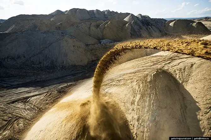 Назаровский угольный разрез. Здесь могли бы снимать «Безумного Макса»