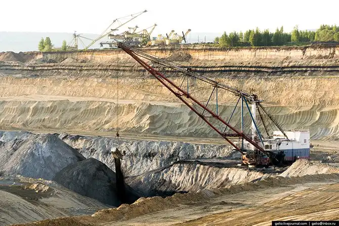 Назаровский угольный разрез. Здесь могли бы снимать «Безумного Макса»
