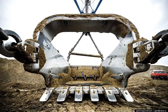 Назаровский угольный разрез. Здесь могли бы снимать «Безумного Макса»