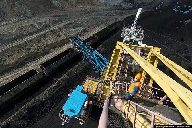 Назаровский угольный разрез. Здесь могли бы снимать «Безумного Макса»