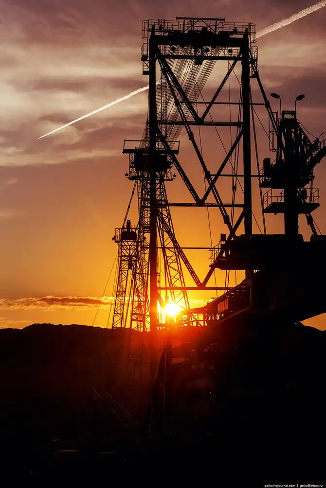 Назаровский угольный разрез. Здесь могли бы снимать «Безумного Макса»