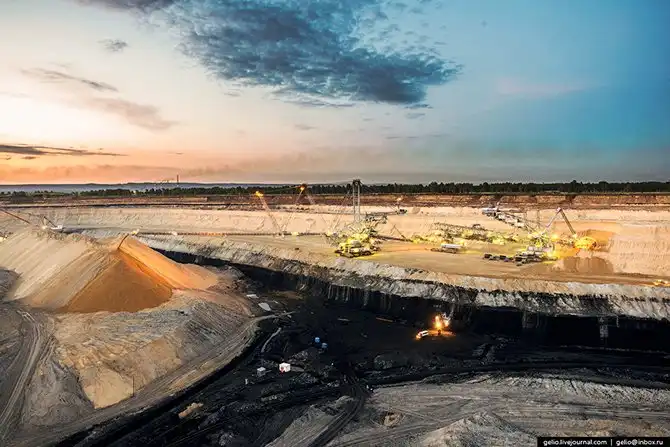 Назаровский угольный разрез. Здесь могли бы снимать «Безумного Макса»