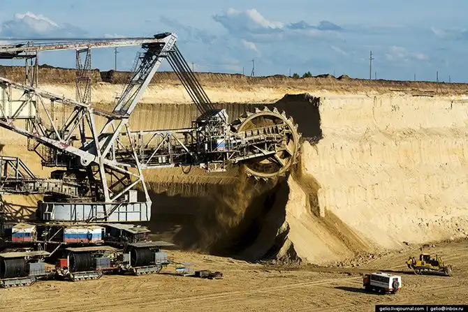 Назаровский угольный разрез. Здесь могли бы снимать «Безумного Макса»