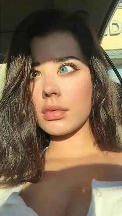 Американка с разноцветными глазами Сара МакДэниэл стала новой звездой интернета