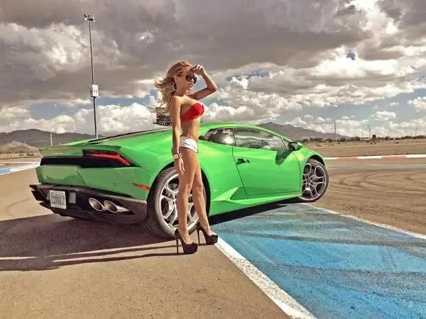 Сексуальные девушки и автомобили