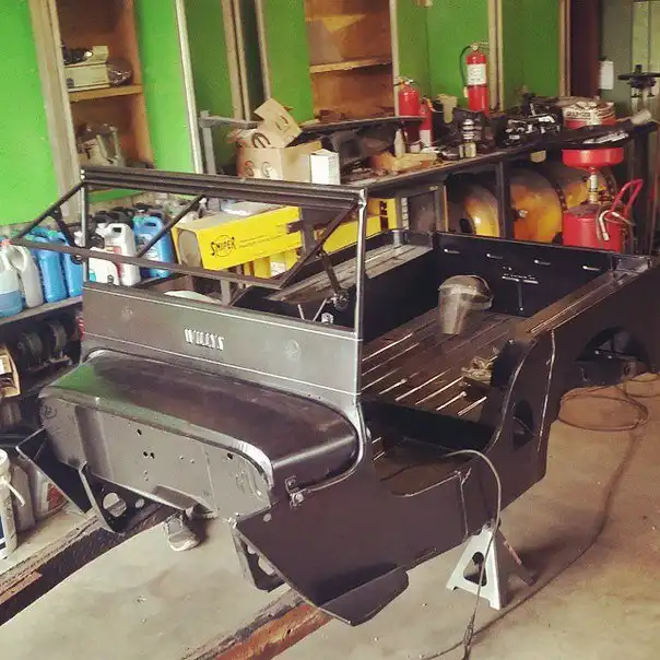 Зомби-мобиль на базе внедорожника Jeep 4x4