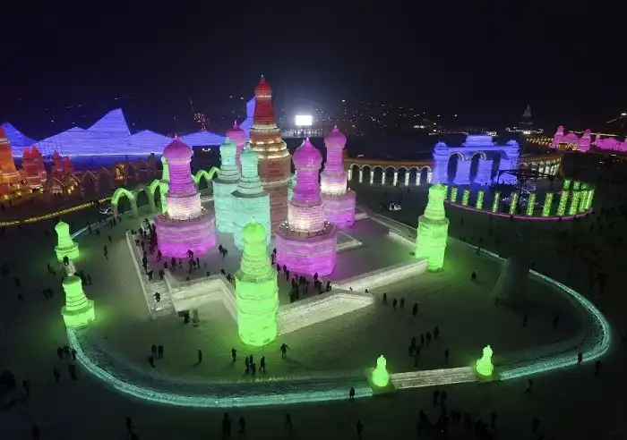 В Китае построили ледяной город, в котором пройдет Харбинский международный фестиваль льда и снега