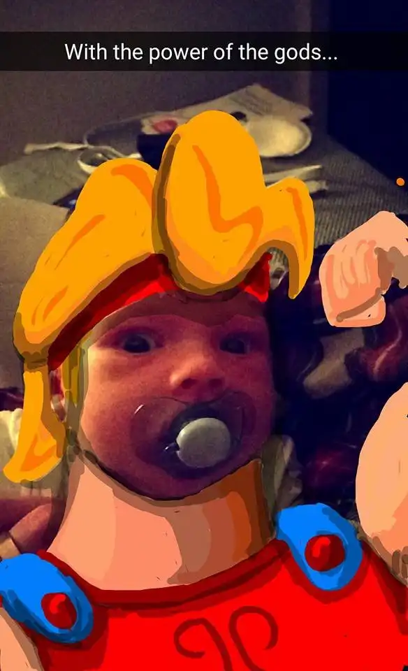 Отец рисует поверх фотографий сына, и результаты заставят вас улыбнуться